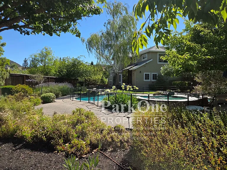 6 Westward Ln — Photo 11