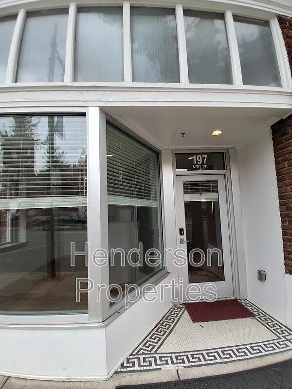 197 N 2nd St — Photo 2