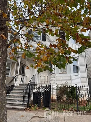 537 S Park St Photo 1