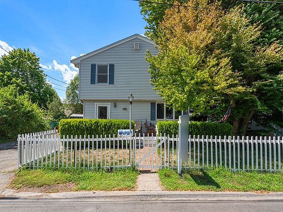 3rd image of 28 Pleasant St