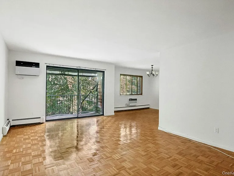 500 Central Park Ave #145 — Photo 4