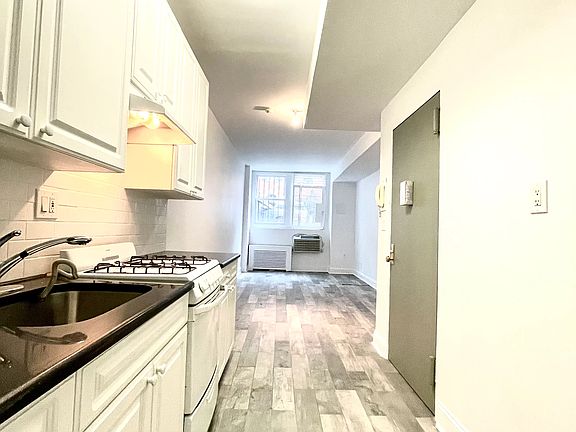 2nd image of 281 W 11th St #Lc