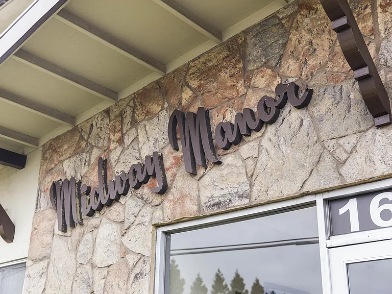 Midway Manor Apts. — Photo 25