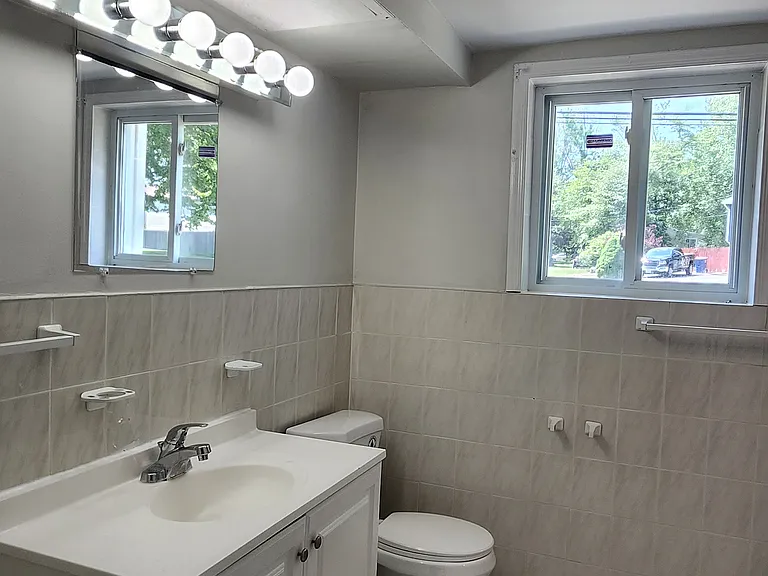 136 Newbury Rd — Photo 13