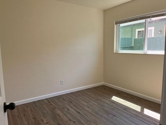 4th image of 648 Sea Vale St APT E