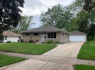 414 Debbie Dr, Waukesha, WI 53189