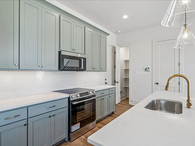 5496 End Village Dr E — Photo 9