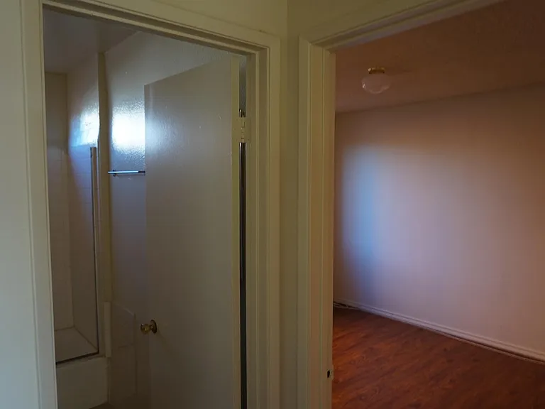 1443 Lake Shore Ave — Photo 10