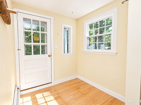 3rd image of 19 Crestwood Circle