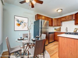 208 Surrey Dr, Glen Ellyn, IL 60137