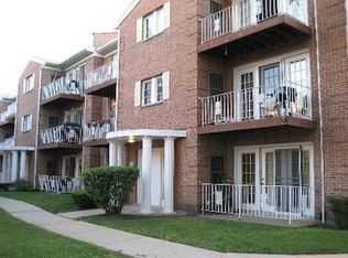 10201 Dearlove Rd APT 201, Glenview, IL 60025