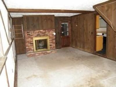 4th image of 4865 Redwood Dr