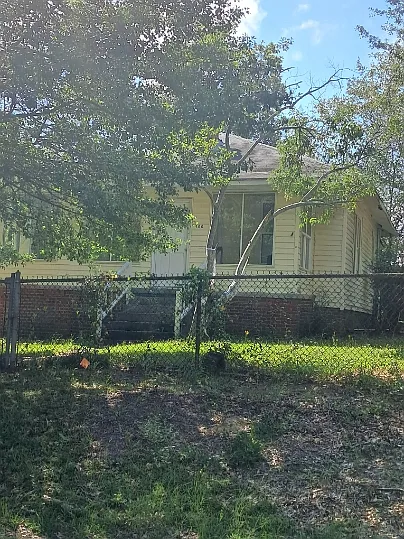 700 Summit Ave