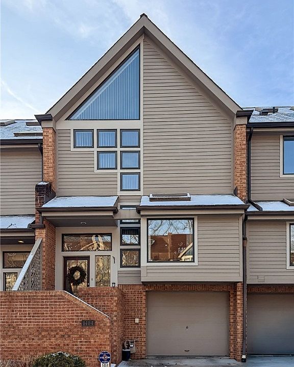 1st image of 1404 Towne Square Dr