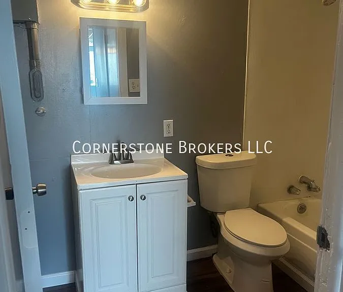 215 E Edmunds St — Photo 5