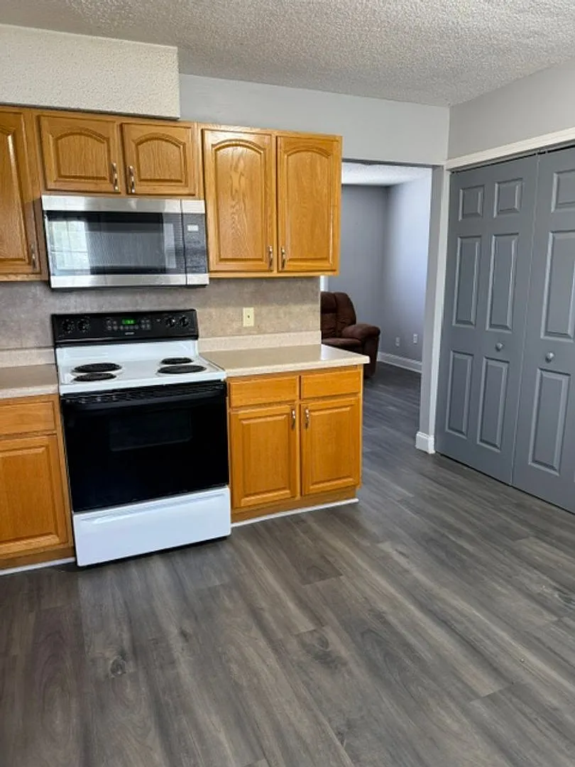 405 S Main — Photo 2