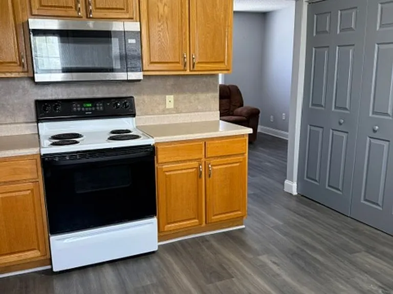 405 S Main St — Photo 2