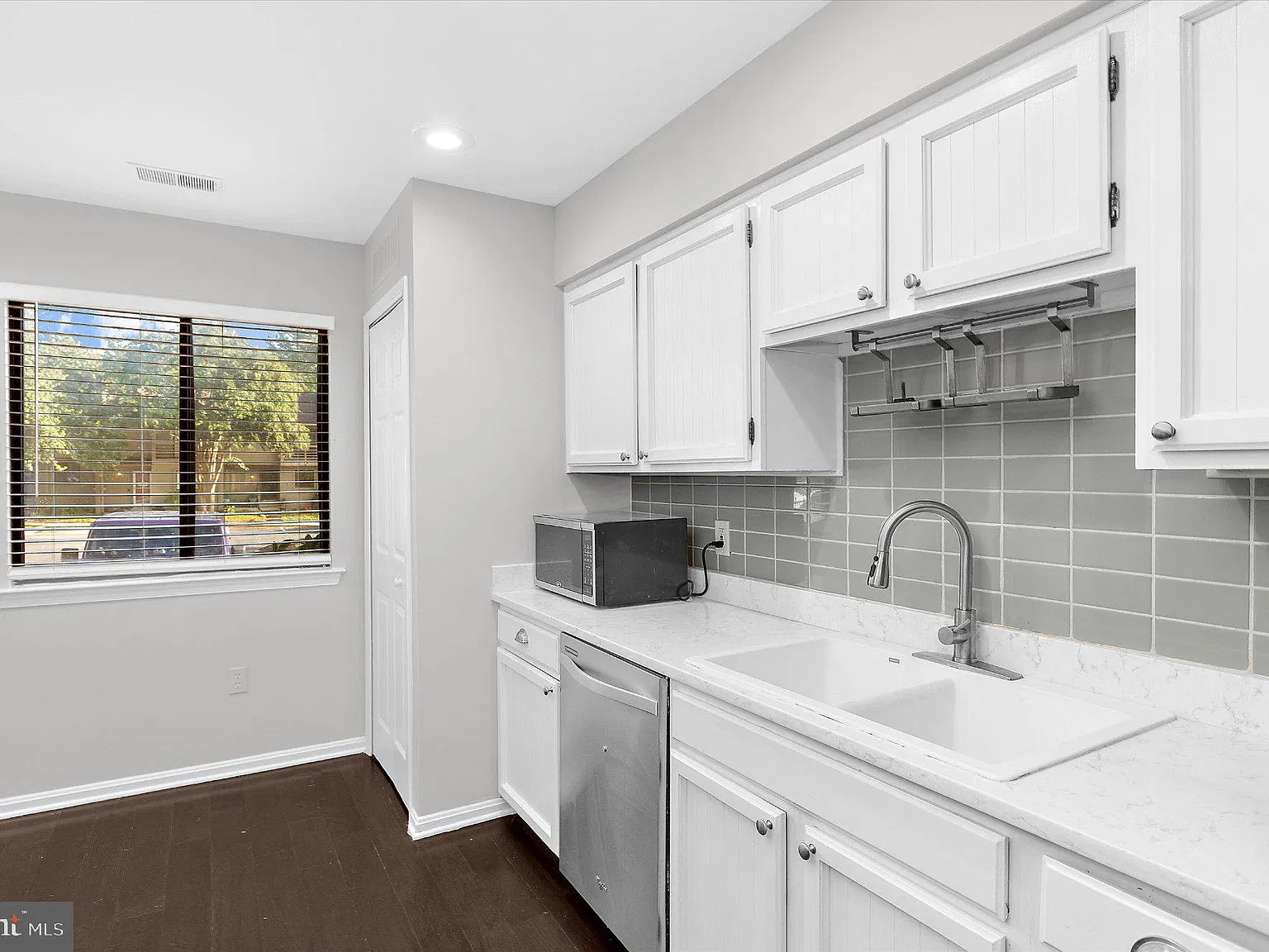 2 bed, 2.5 bath, 1304 sqft, $2,250 — Photo 3