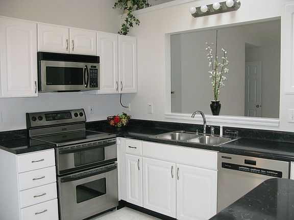 4th image of 385 Wyndham Dr