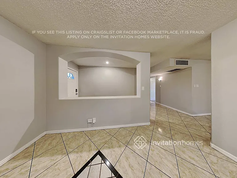6008 N 61st Dr — Photo 5