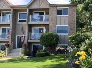 600 Arlington Ave APT 4, Petoskey, MI 49770