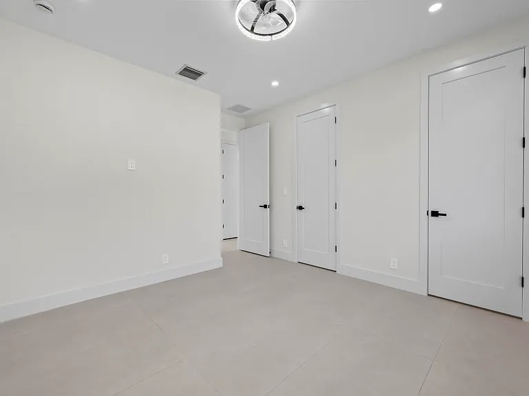 621 NW 42nd Ave — Photo 18