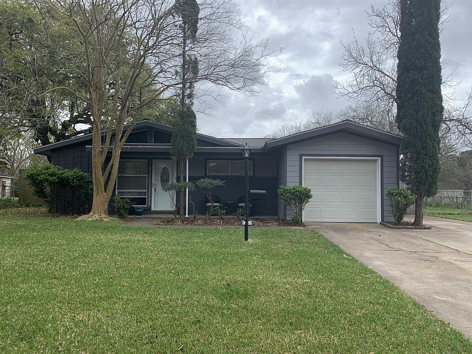 1st image of 304 Wisteria St