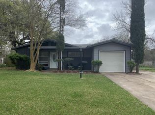 304 Wisteria St, Lake Jackson, TX 77566