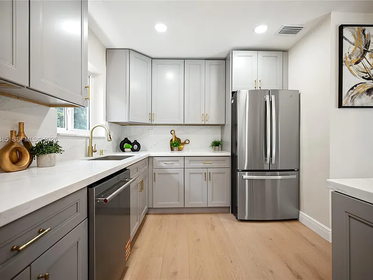 4220 SW 14th St — Photo 13