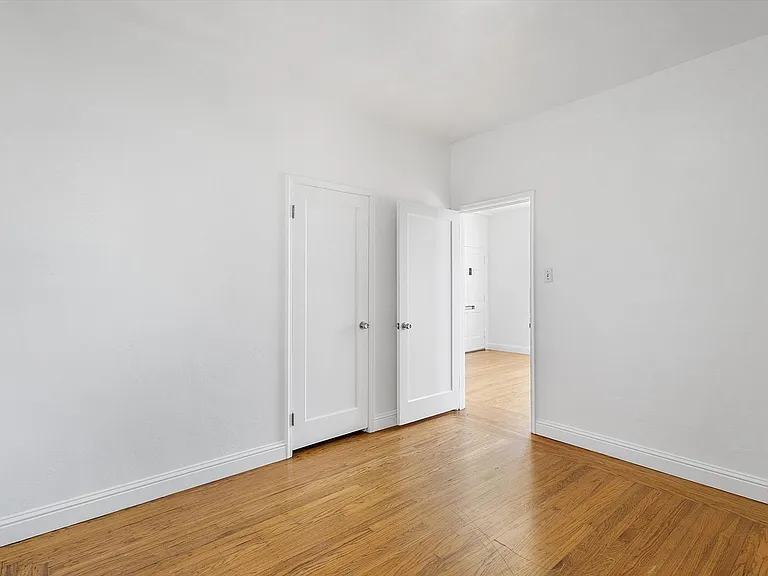 221 Pacific Ave — Photo 6