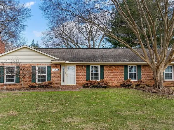 1502 McCarthy Ct, Graymoor Devondale, KY 40222