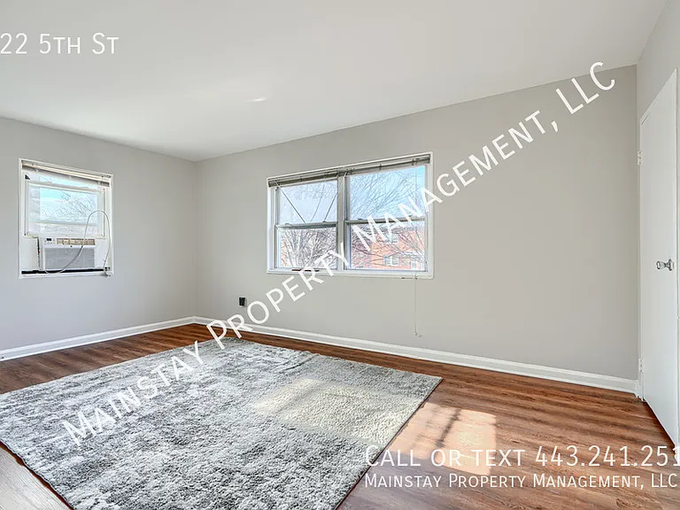 922 5th St — Photo 2