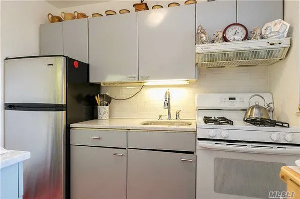 Sold by Douglas Elliman | media 14