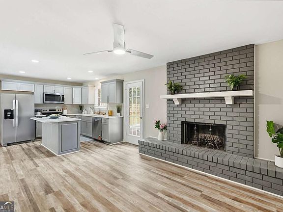 4th image of 614 S Williamsburg Rd