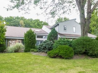573 Philip Rd, Huntingdon Valley, PA 19006