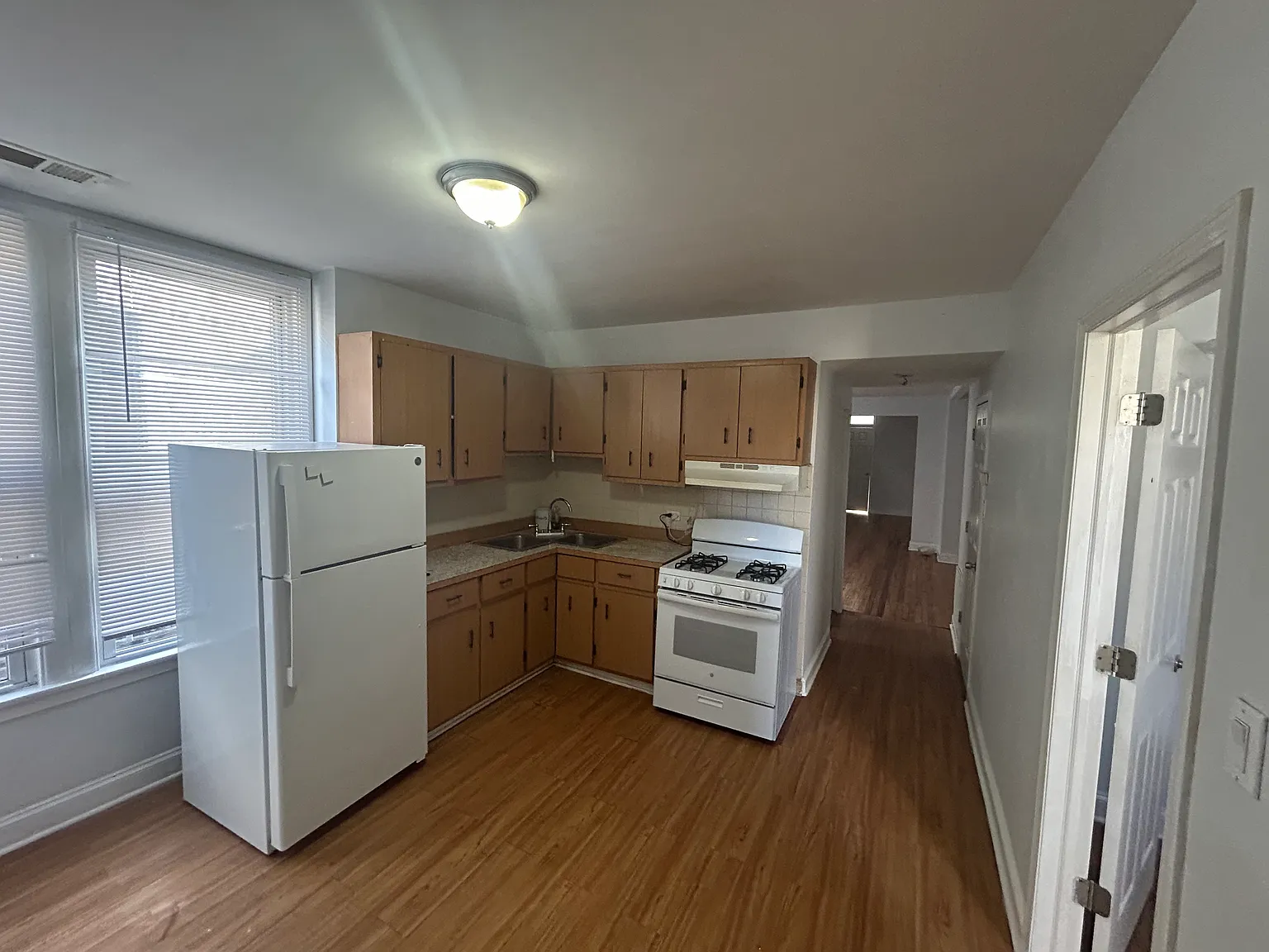3508 W Montrose Avenue — Photo 4