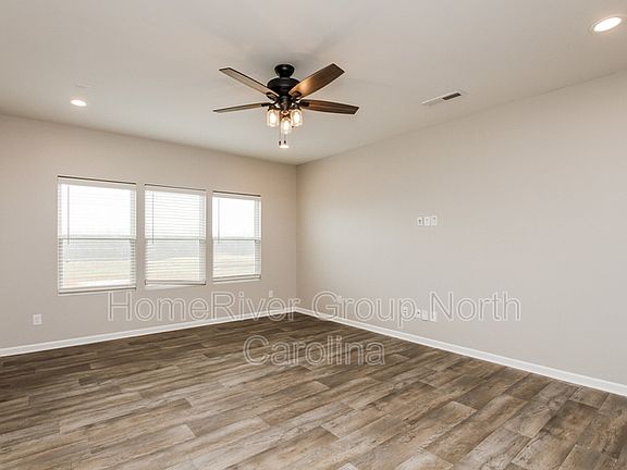 3rd image of 133 Fairfield Dr