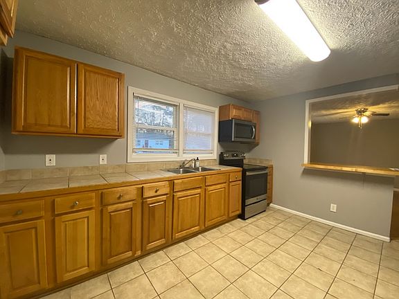 3rd image of 305 S Summey St #305