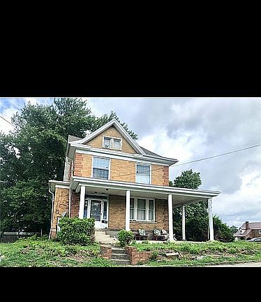 2nd image of 440 Green St