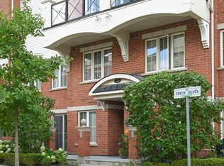 43 Hays Blvd #2, Oakville, ON L6H 0J1