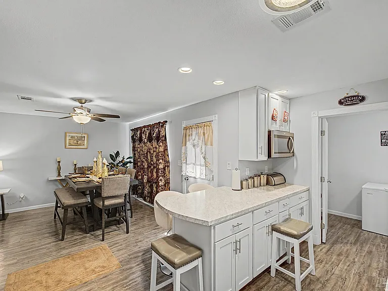 5706 Ventura Ln — Photo 12