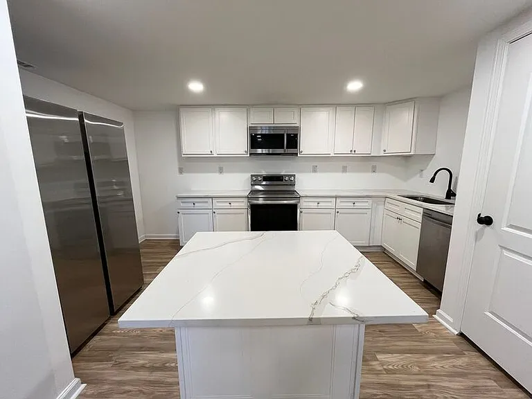 1116 E Geer St #B — Photo 4