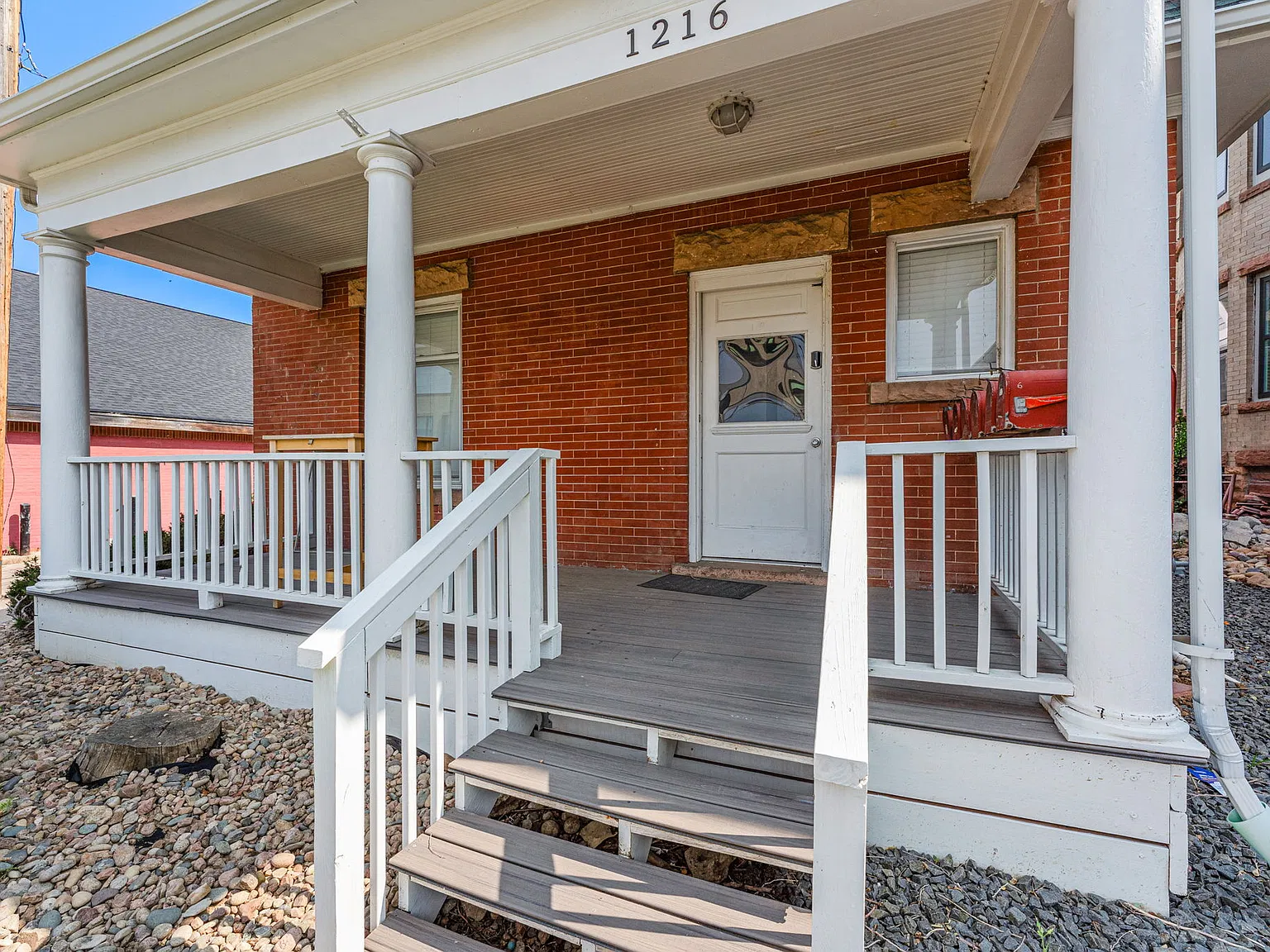 Studio, 350 sqft, $2,080 — Photo 1