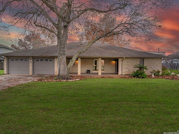 3rd image of 1323 Lake Winds Cir