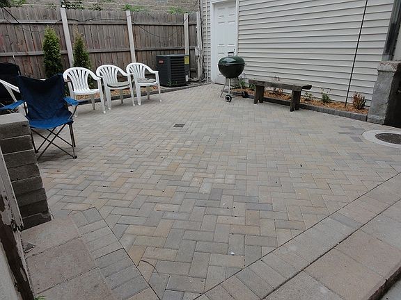 2nd image of 1543 N Western Ave #2