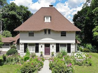 30 Woodland Rd, New Canaan, CT 06840