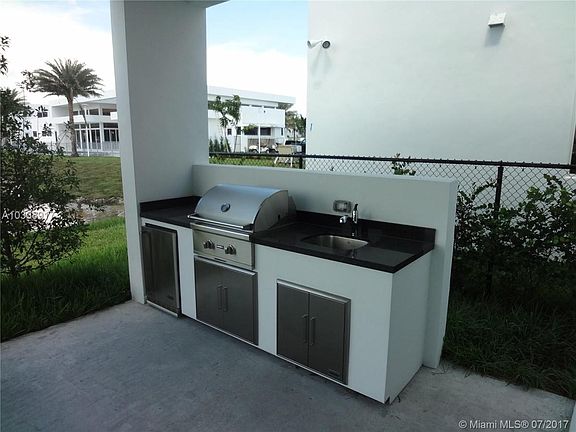 4th image of 10235 NW 74th Ter #Mr