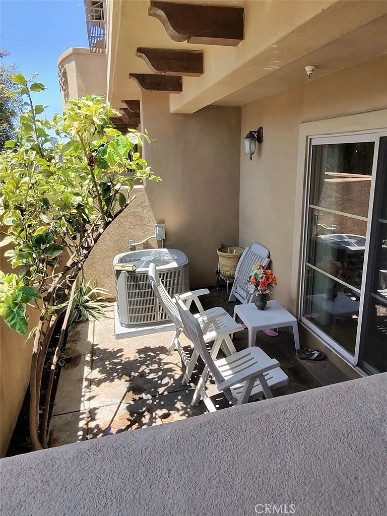 3 bed, 1600 sqft, $5,995 — Photo 3