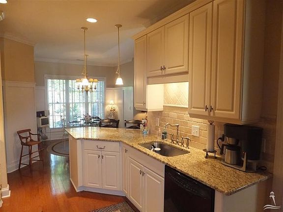 5th image of 3033 Irwin Dr