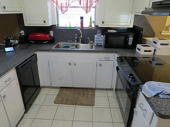 5th image of 4406 B Bar Dr